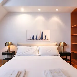 https://duomo-luxury-apartment-viii.italymilanhotels.net